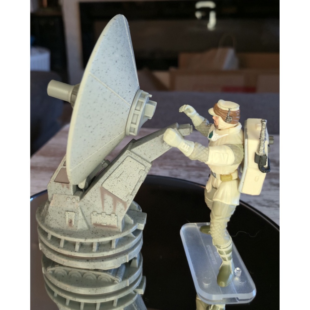 Vintage Star Wars Power of the Force Hoth Rebel Soldier with Radar Dish Figure